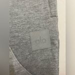 Alo Yoga NWOT Make Waves Sweatpants Joggers Athletic Heathered Grey Tonal Size M Photo 10