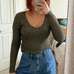 American Eagle  v neck long sleeve Photo 0