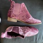Toms NEW Women's  Pink Velvet Velour Ella Chelsea Boots size 6.5 Photo 1
