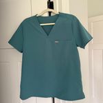FIGS  Catarina One-Pocket Scrub Top Teal V-Neck Women's Short Sleeve Photo 0