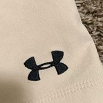 Under Armour  loose fit woman golf style shorts size 6 khaki color Photo 1