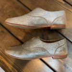 Frye Terri Leather Slip-On Oxford Loafer Flats in Distressed Metallic Size 5.5 Photo 3