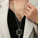 Snow White Mirror Mirror Necklace New Photo 2