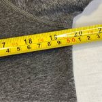 Under Armour  Heat Gear Fitted‎ T-Shirt Short Sleeve Women's Large Gray Photo 7