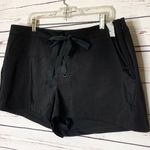 EXPRESS NWT  Black Mid Rise Lace-up Shorts Women’s Size 18 Photo 2