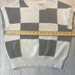 moon & madison Gray and White Boxy Cropped T Photo 5