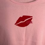 Hue Y2K  Kiss me Baby Tee Shirt Size Medium Pink Red Lips Print Photo 4