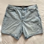 Torrid - 5 Inch Mom Jean Premium Classic Denim Mid-Rise Vintage Short Photo 3