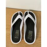 New Women’s Sport Flip Flops White size Small 6 Photo 3