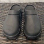 Oofos clogs shoes, women’s size 8 Black Photo 0