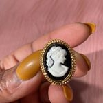 Black And White Cameo Oval Gold Ring Photo 9