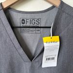 FIGS NWT  Casma Three-Pocket Scrub Top Graphite XXS Photo 2