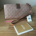 Michael Kors Wallet Photo 1