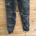 Tna Aritzia Size XSmall Dark Camo Camouflage Print Jogger Pants Gray Photo 7