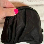 Giorgio Armani  perfumes‎ black zipper bag Photo 4