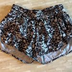 Lululemon  Women's Tracker 4” Short Size 8 Black and White Floral GUC With Liner Photo 3