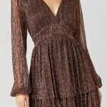 Mi Ami by Francesca's Josephine Shimmer V Photo 0