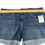 Levi's SIGNATURE
LEVI STRAUS MID-RISE 5" SHORTS NWT Size 16 Photo 2