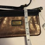 GiGi HILL BRONZE COLORED CROSSBODY OR WRISTLET
HAS BOTH STRAPS
VEGAN LEATHER Brown Photo 6