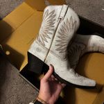 Ariat NWT  Goldie white distressed cowboy boot Sz 9 Photo 3