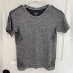 Old Navy Active Seamless Go Dry Gray Athletic Tshirt Women’s Size Small Photo 0