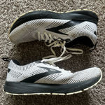 Brooks Revel 5 Running Shoes Black and White Size Womens 8.5 Photo 0