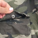 Hot Topic  Camo Lightweight Jacket Sz L Photo 2