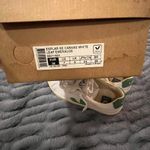 VEJA  Women's Classic White and Green Sneakers Photo 4