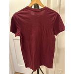 Harry Potter  Unisex Hogwarts Crest Hogwarts Alumni Maroon Shirt NWT Size Small Photo 4