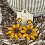 New! Treasure boutique sunflower beaded dangly earrings Photo 1