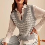 Abercrombie & Fitch V-Neck Sleeveless Sweater Vest Gray Houndstooth Size Small Photo 0