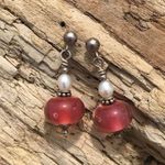 Earrings made with handcrafted blown glass in silver and pink Photo 0