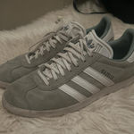 Adidas Sneakers in Light Green and White Photo 0