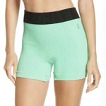 Free People Seamless Short Fresh Cut Photo 0
