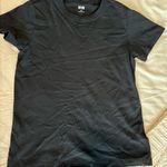 Uniqlo Black tee Photo 0