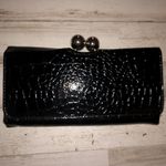 Kiss lock wallet with 10 card slots 5 cash slots and one coin zip slot Black Photo 2