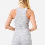 Vuori  Women's Elevation Plyo Tank in pale heather camo size small Photo 1