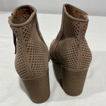 Universal Threads Woman’s Universal Thread Block Heel Faux Suede Cowboy Style Bootie Size 9.5 Tan Photo 4