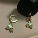 Gold star ⭐️ mother of pearl Huggies stainless steel earrings Photo 5