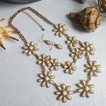Crème Flower Necklace Earrings Set Gold Photo 1