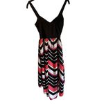 Elegant Black & Coral Chevron Print Dress with Fitted Bodice and Flowy B2 Skirt Pink Photo 1