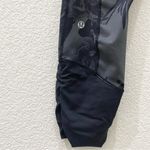 Lululemon Practice Daily Crop in Brisk Bloom Black Soot/Black Leggings Size 8 Photo 10