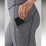 Lululemon Women’s Fast And Free 7/8 Tight Leggings Frozen Fizz White Black Sz 8 Photo 3