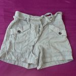 Ann Taylor Belted Cargo Shorts in Fresh Green Size 0 Photo 1