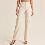 Abercrombie & Fitch  Relaxed Cargo Pant in Cream Size 8/29 Long Photo 2