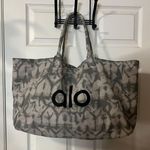 Alo Yoga Tote Bag! Photo 0