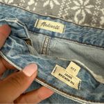 Madewell  High Rise The Mom Jean Shorts Distressed Size 22W Light Wash‎ Photo 3