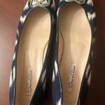 Oscar de la Renta  flats size 9 navy blue white fabric silver buckle Photo 0