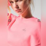 Alo Yoga  NWT Accolade Crew Neck Pullover Neon Bubblegum Size L SOLD OUT COLOR Photo 2