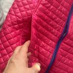 Vineyard Vines  Women's Puffer Vest Rhododendron Pink, Size M Photo 3